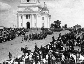 Парад в честь празднования святой Анны Кашинской. Фото В. Колотильщикова. Начало 20 века