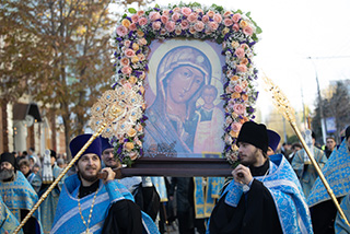 Крестный ход с Казанской иконой Богородицы